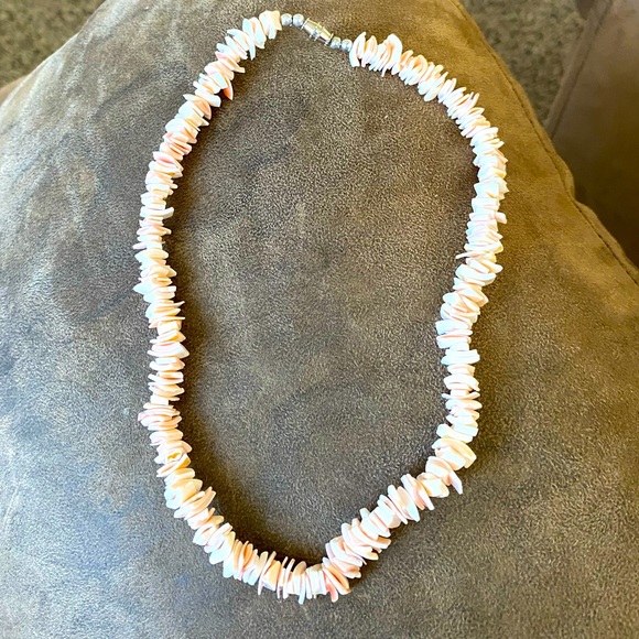 Pink Shell Necklace - Picture 2 of 2